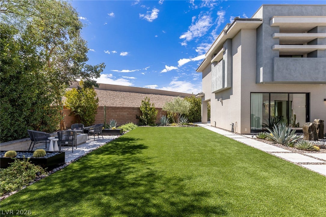 Private Spacious  Side Yard