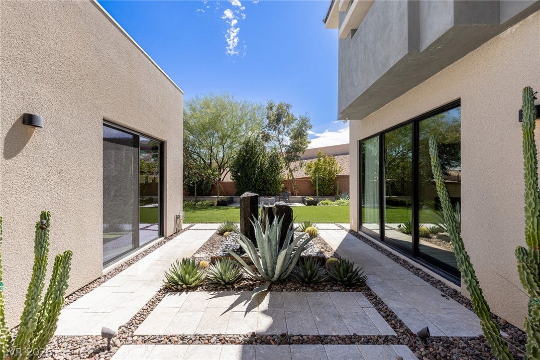 Private Central Courtyard