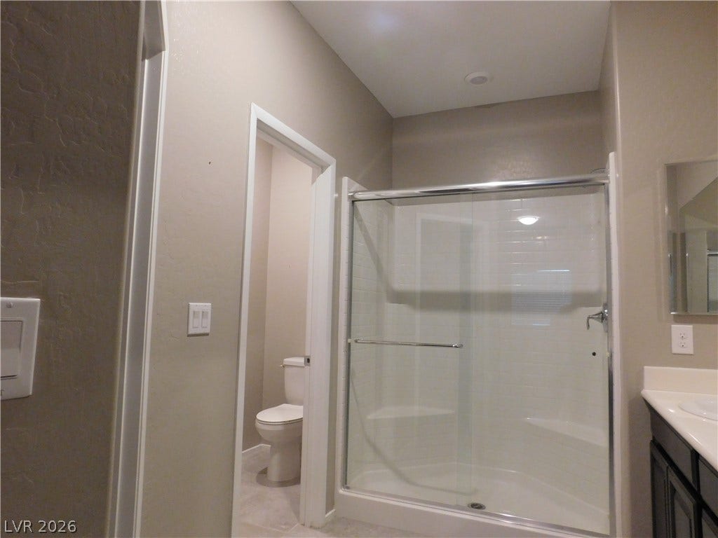 2715 Amazing Meadows Avenue, #1185, North Las Vegas, NV 89031 A sliding glass shower door and private toilet alcove maximize functionality in this modern bathroom.