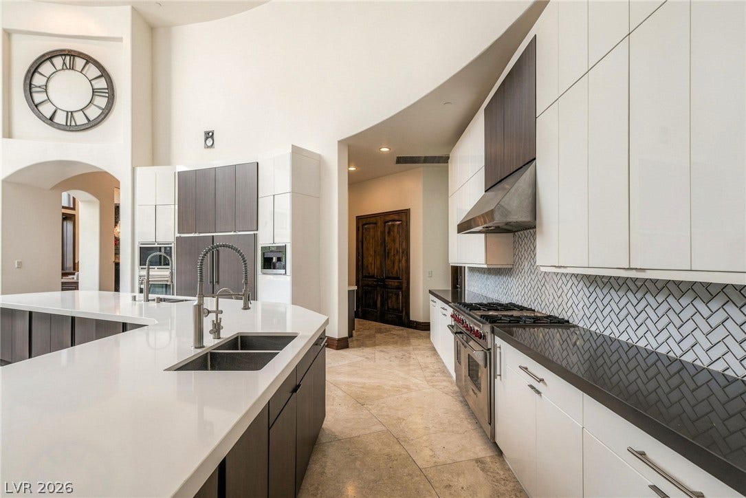 1513 Foothills Village Drive, Henderson, NV 89012 Soaring ceilings and clean architectural lines define this modern gourmet kitchen.