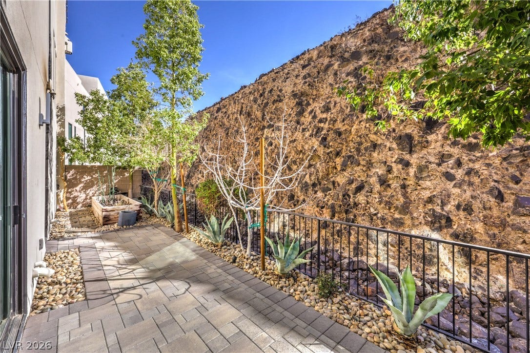 422 Tranquil Peak Court, Henderson, NV 89012 422 Tranquil Peak Court, Henderson, NV 89012