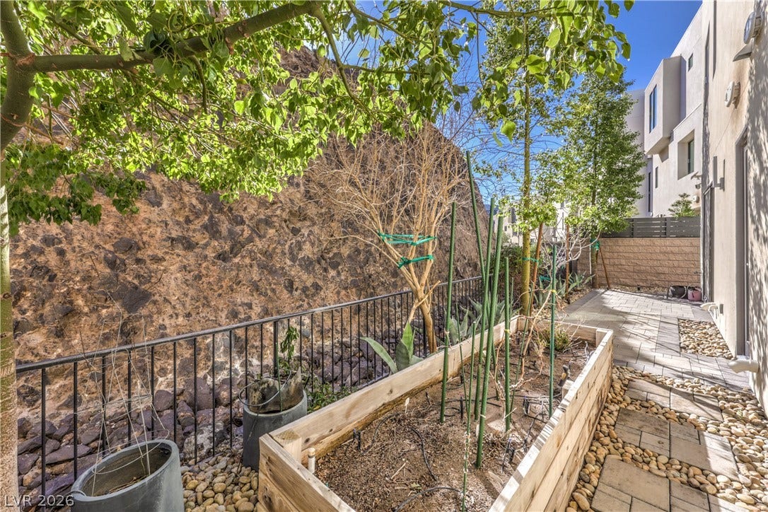 422 Tranquil Peak Court, Henderson, NV 89012 422 Tranquil Peak Court, Henderson, NV 89012