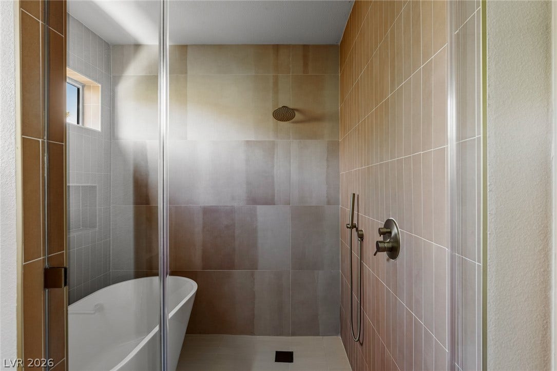 Guest On-Suite Shower / Tub