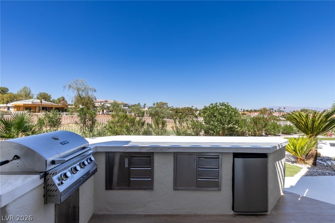 Outdoor Kitchen
