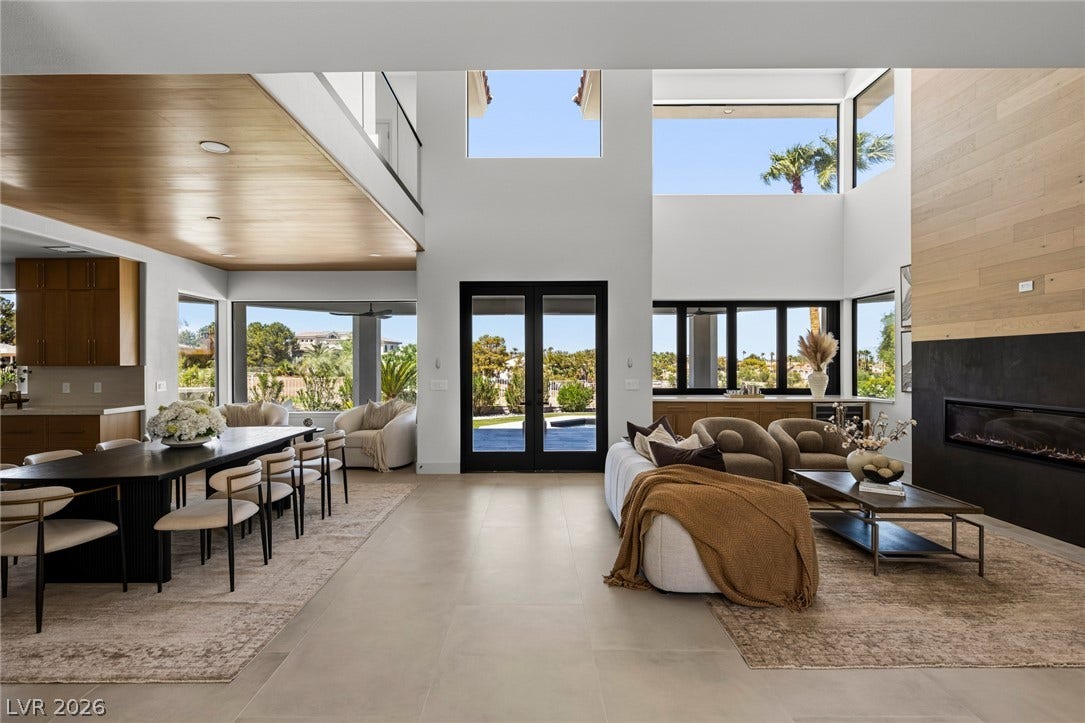 Living Room / Dining