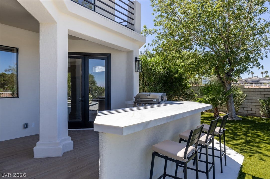Outdoor Kitchen
