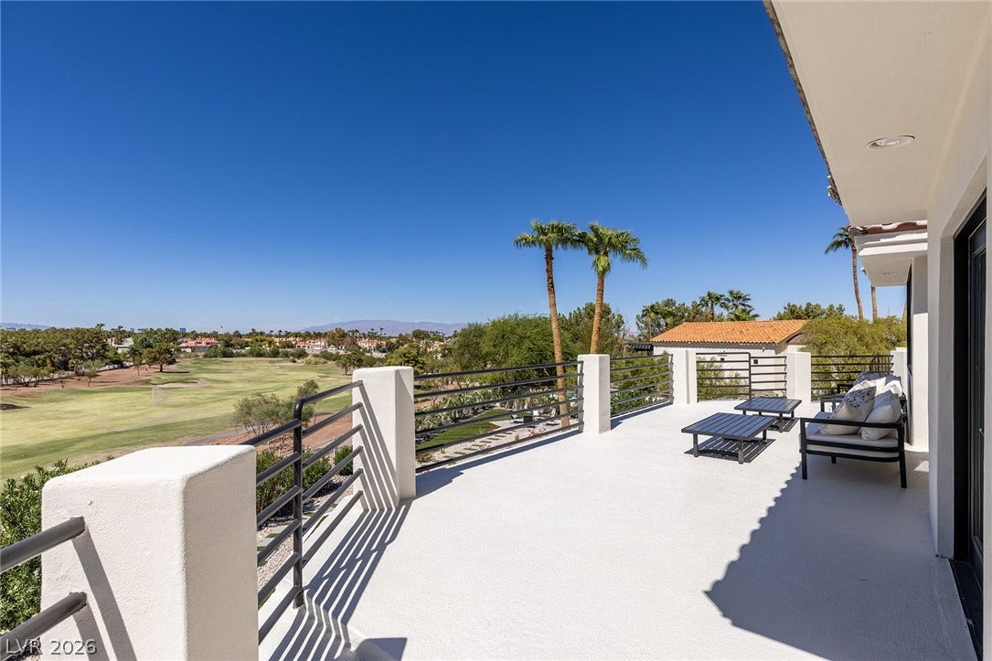 Expansive Balcony