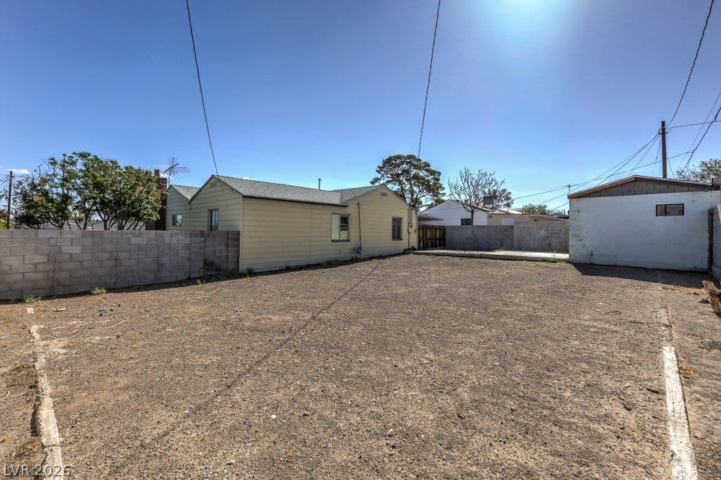 580 Karen Way, Henderson, NV 89015 A spacious, dirt-paved backyard provides ample room for projects or customization under open skies.