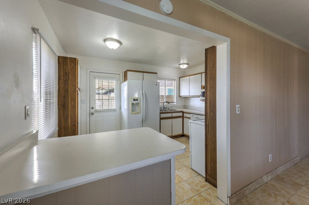 580 Karen Way, Henderson, NV 89015 An open doorway connects the adjacent living area to this functional kitchen space.