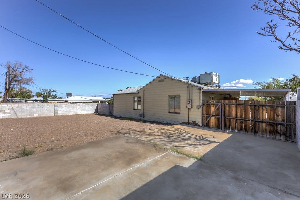 580 Karen Way, Henderson, NV 89015 An expansive concrete patio and fenced backyard offer plenty of space for outdoor activities.
