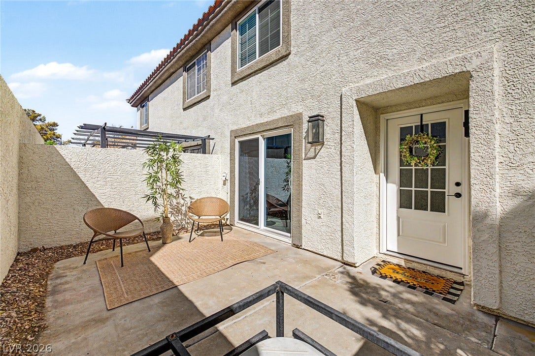 199 Winnsboro Street, Henderson, NV 89074 Private stucco courtyard provides a serene outdoor escape just off the living area.