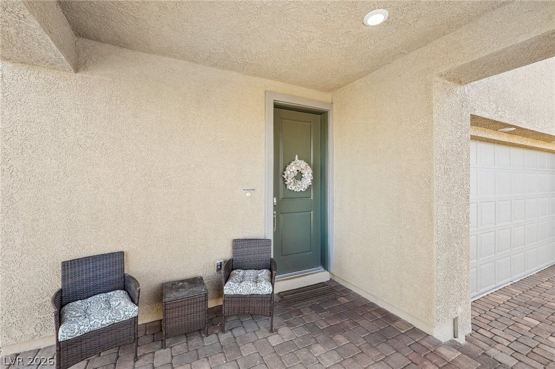 194 Viento Ridge Street, Henderson, NV 89012 Welcoming front porch features textured stucco walls and classic paver flooring leading to the entrance.