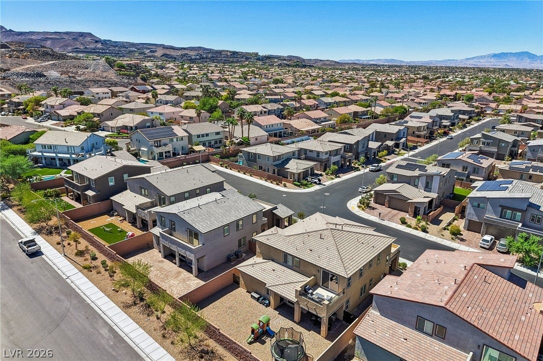 194 Viento Ridge Street, Henderson, NV 89012 Nestled in a quiet desert valley, this master-planned neighborhood features modern multi-level homes.