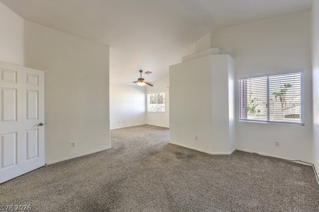 3186 CASTLE CANYON Avenue, Henderson, NV 89052 Plush carpeting and vaulted ceilings create a comfortable, airy feel in this flexible living space.