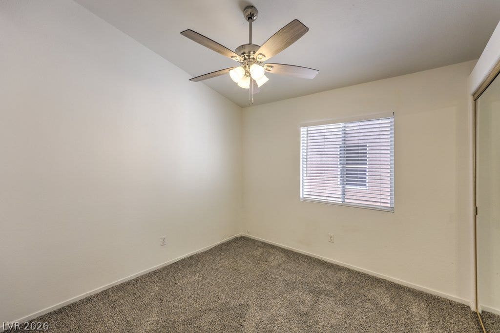 3186 CASTLE CANYON Avenue, Henderson, NV 89052 Neutral walls and textured carpeting establish a quiet backdrop in this cozy bedroom.