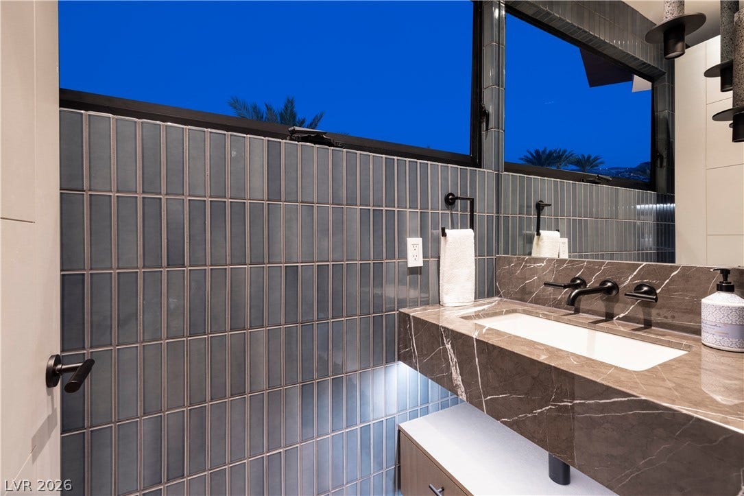 10 Sunrise Beach Circle, Henderson, NV 89011 Upstairs Powder Room