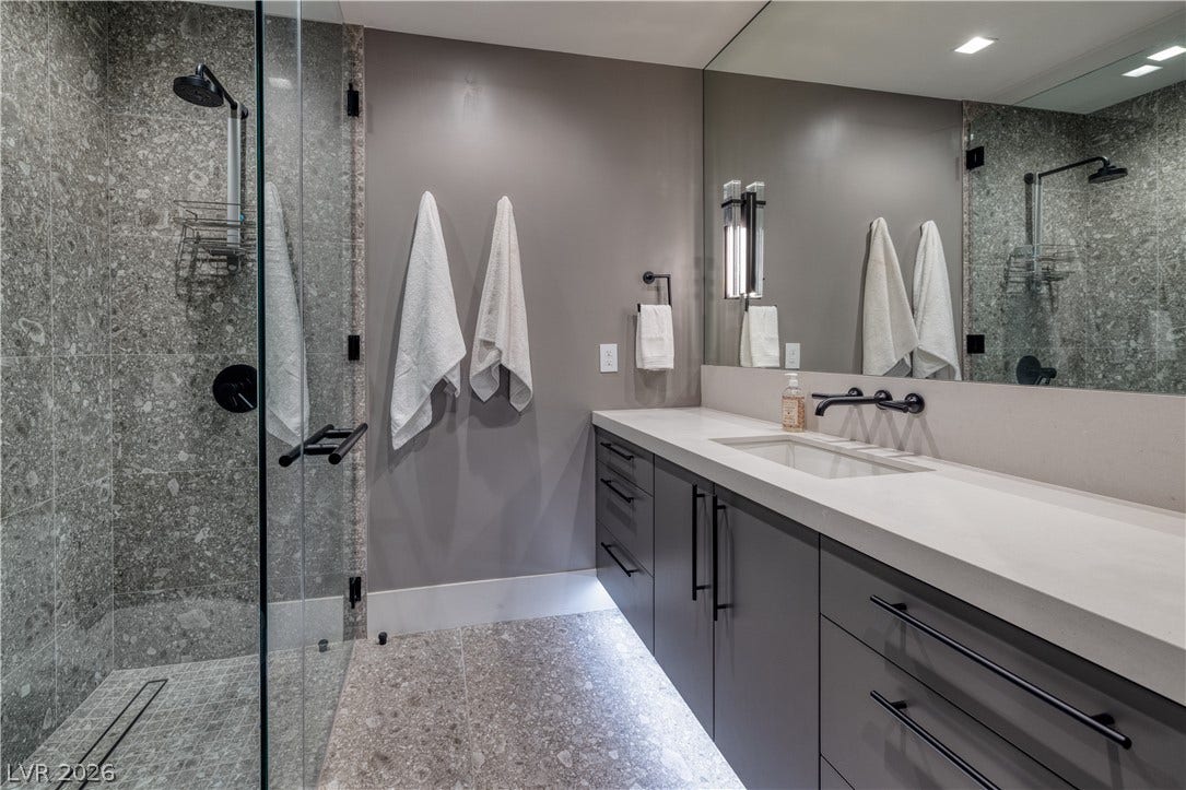 10 Sunrise Beach Circle, Henderson, NV 89011 Ensuite bathroom