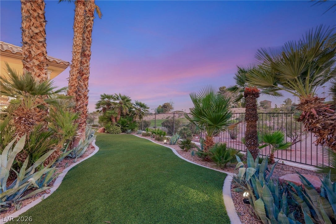 8633 Lakeridge Circle, Las Vegas, NV 89117 8633 Lakeridge Circle, Las Vegas, NV 89117