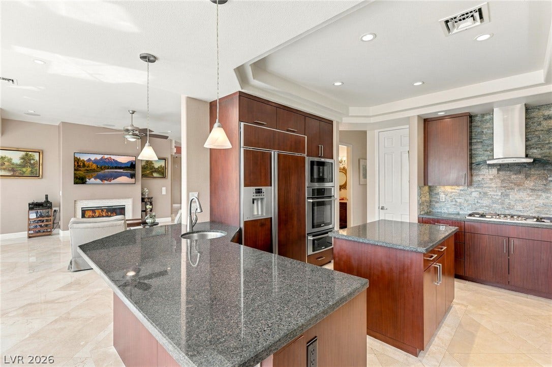 8633 Lakeridge Circle, Las Vegas, NV 89117 8633 Lakeridge Circle, Las Vegas, NV 89117