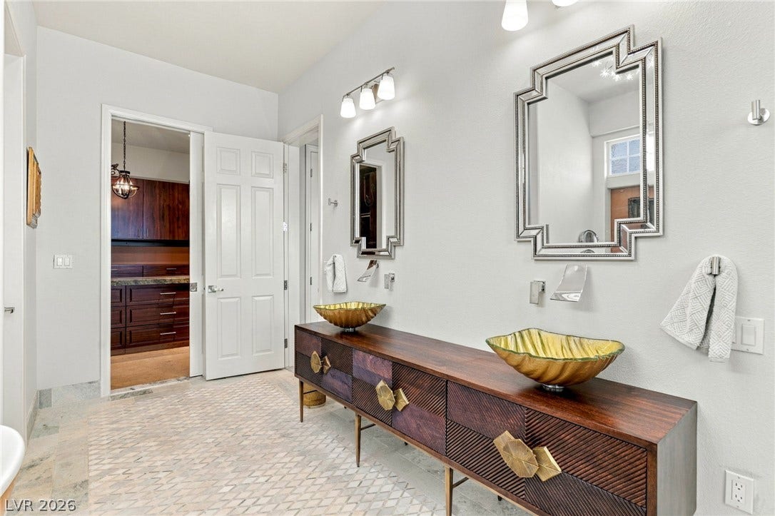 8633 Lakeridge Circle, Las Vegas, NV 89117 8633 Lakeridge Circle, Las Vegas, NV 89117