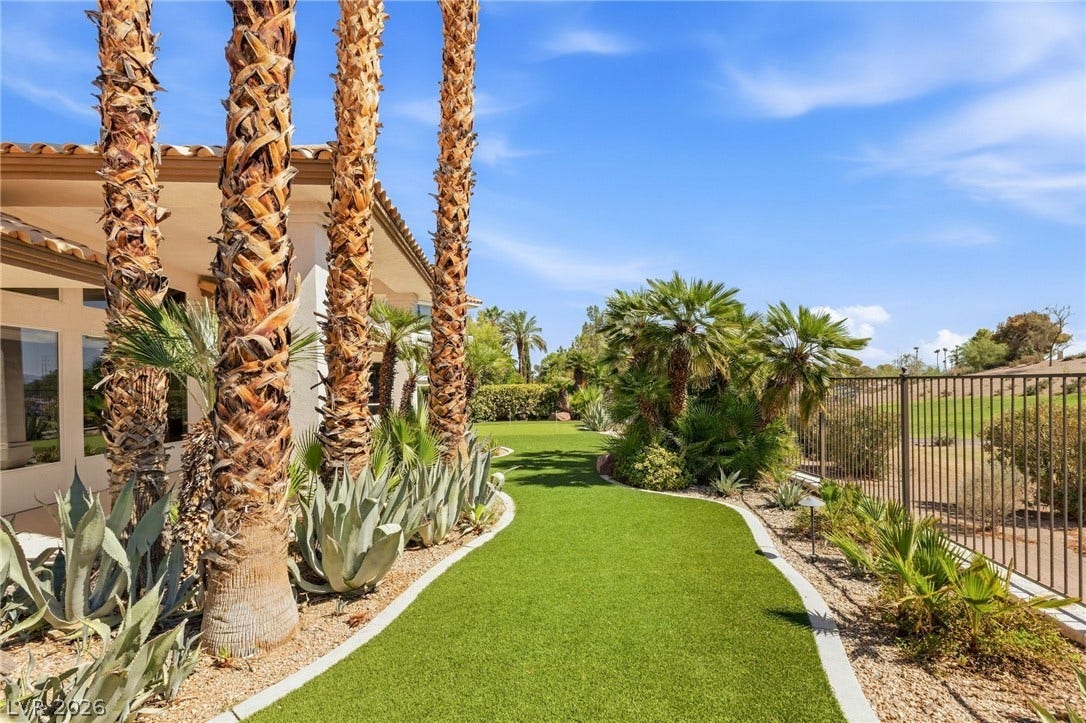 8633 Lakeridge Circle, Las Vegas, NV 89117 8633 Lakeridge Circle, Las Vegas, NV 89117