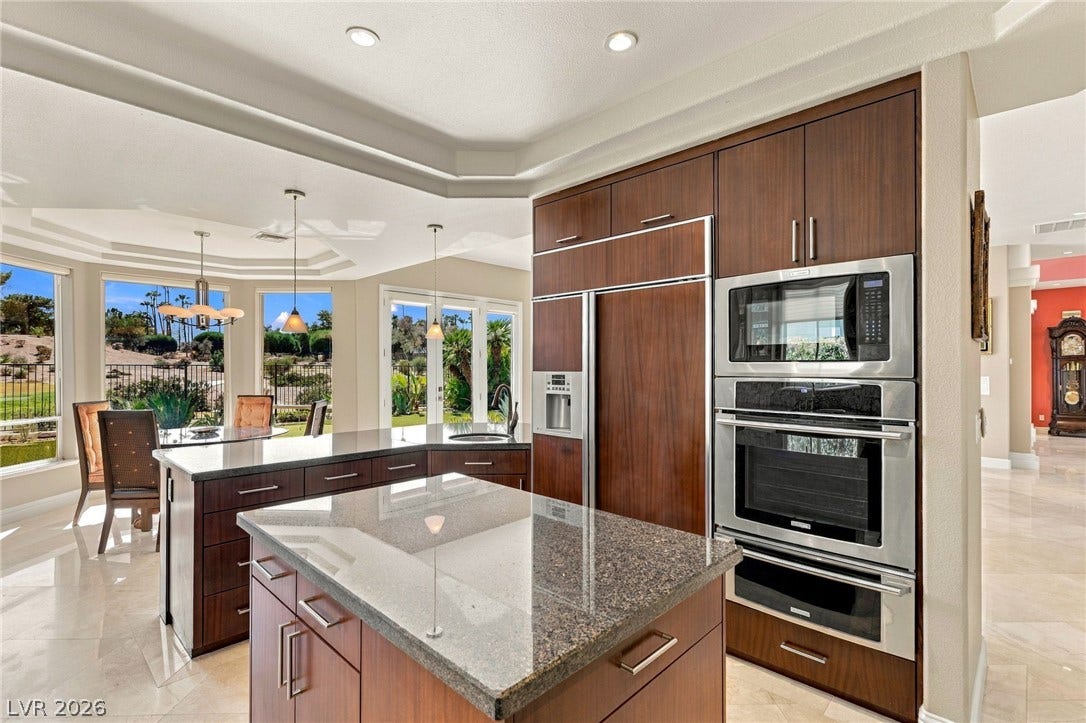 8633 Lakeridge Circle, Las Vegas, NV 89117 8633 Lakeridge Circle, Las Vegas, NV 89117
