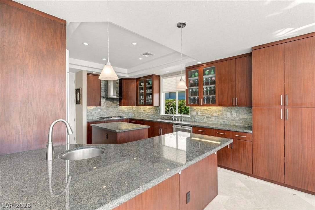 8633 Lakeridge Circle, Las Vegas, NV 89117 8633 Lakeridge Circle, Las Vegas, NV 89117