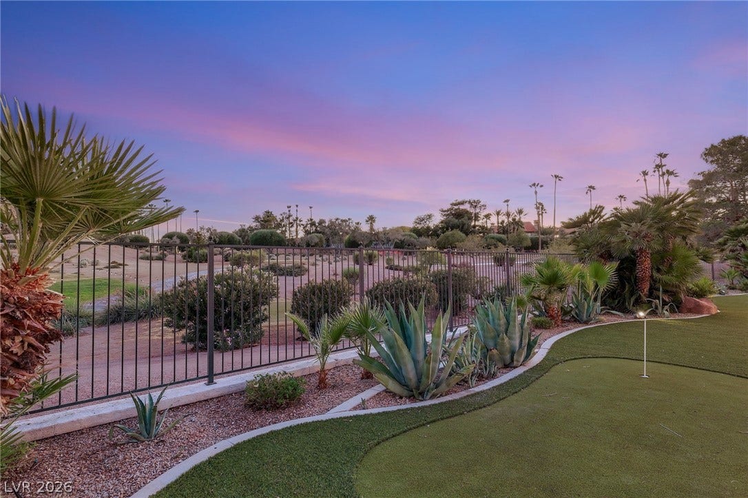 8633 Lakeridge Circle, Las Vegas, NV 89117 8633 Lakeridge Circle, Las Vegas, NV 89117