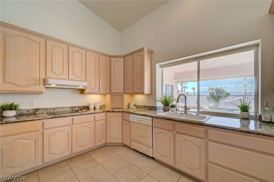 1112 Boletus Drive, Henderson, NV 89011 A wide window illuminates the granite countertops and ample cabinetry of this airy kitchen.