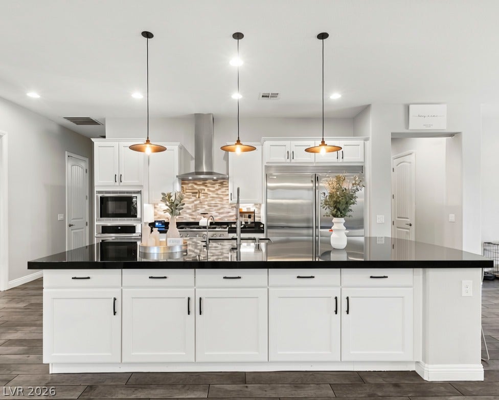 327 Castle Wynd Avenue, Las Vegas, NV 89183 10 ft ceilings throughout the home