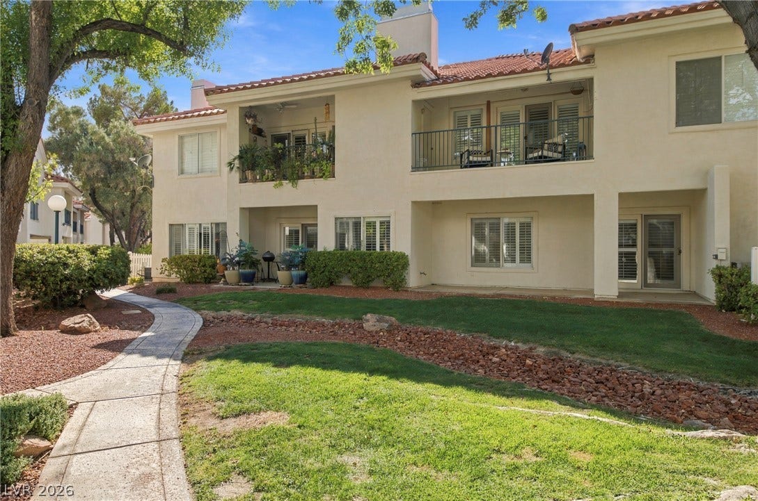 Double patio access.