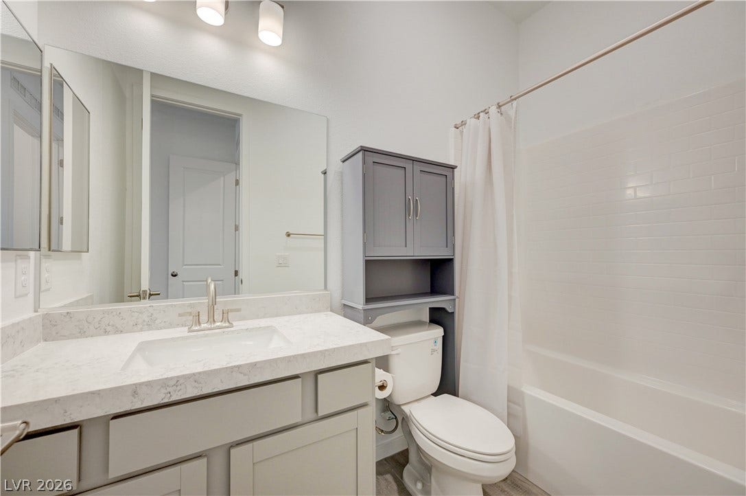 108 Barkset Way, Henderson, NV 89011 Guest Bedroom's attached Bathroom with Shower and Tub Combo
