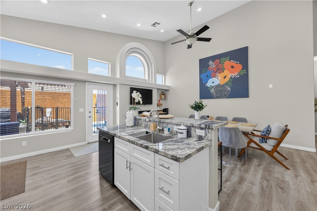 530 Rancho Del Mar Way, North Las Vegas, NV 89031 Soaring ceilings and clerestory windows illuminate this modern open-concept kitchen and dining area.