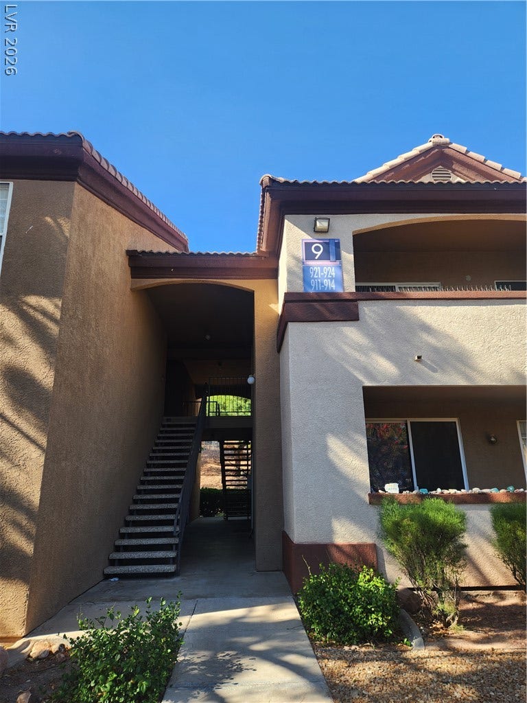 231 W Horizon Ridge Parkway, #924, Henderson, NV 89012 Stucco exterior siding and Spanish tile roofs define this multi-level residential complex.
