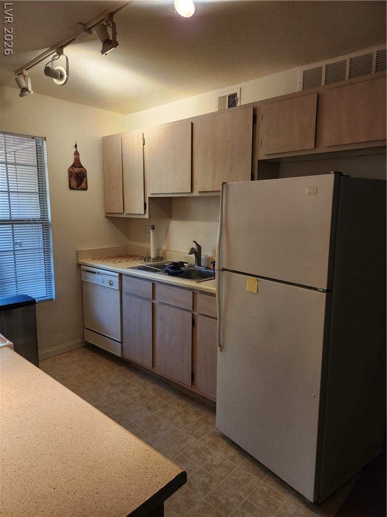231 W Horizon Ridge Parkway, #924, Henderson, NV 89012 Functional cabinetry and essential appliances anchor this practical kitchen layout.
