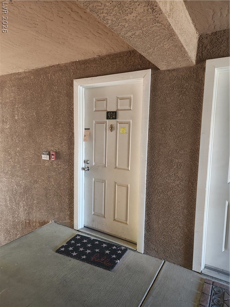 231 W Horizon Ridge Parkway, #924, Henderson, NV 89012 A welcoming textured entryway guides visitors to the paneled front door.