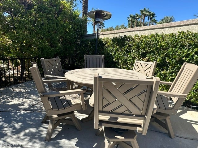 8175 Arville Street, #163, Las Vegas, NV 89139 Lush mature hedges provide privacy for this sunny concrete patio.