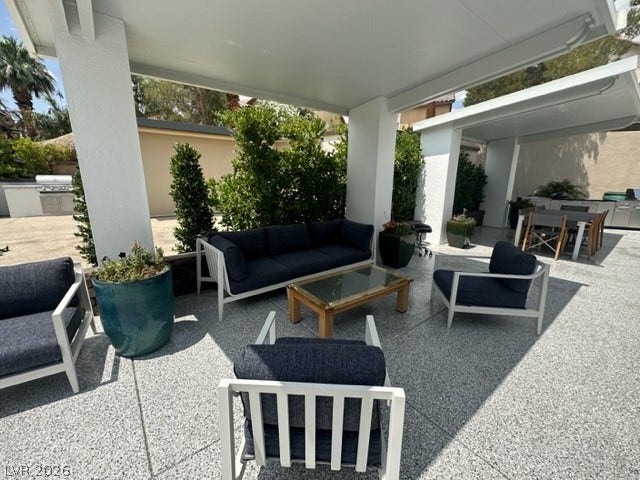 8175 Arville Street, #236, Las Vegas, NV 89139 Shaded outdoor seating areas offer a comfortable setting overlooking the manicured grounds.