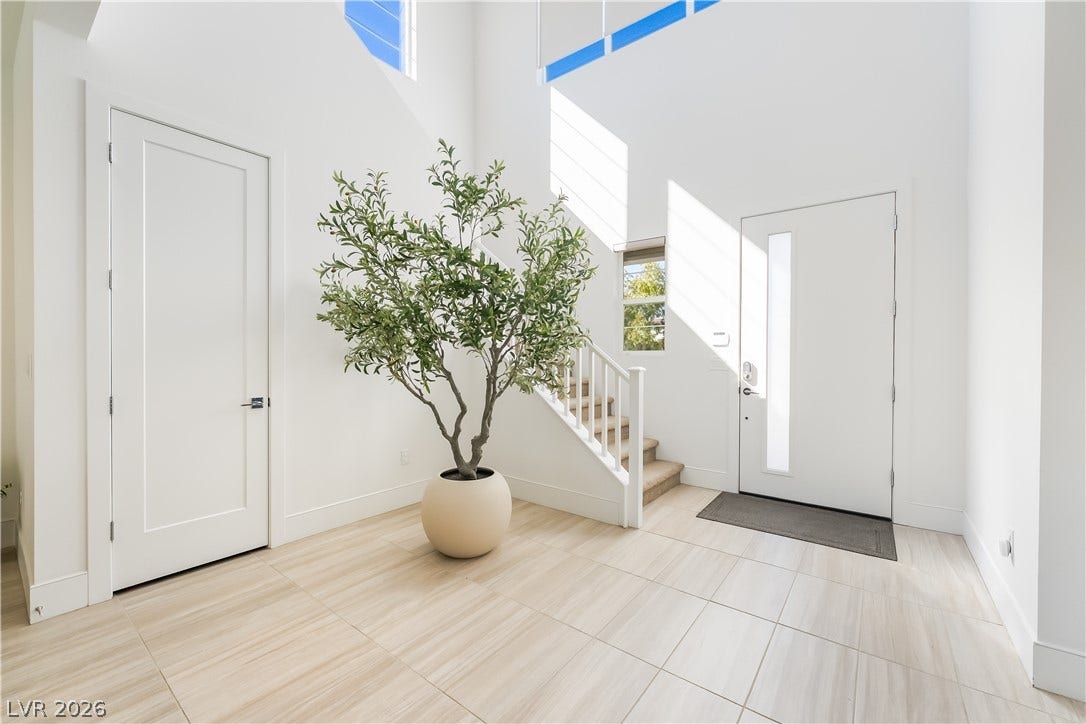 10143 Bismarck Palms Avenue, Las Vegas, NV 89166 High ceilings and clean tile flooring create a spacious, light-filled entrance foyer.