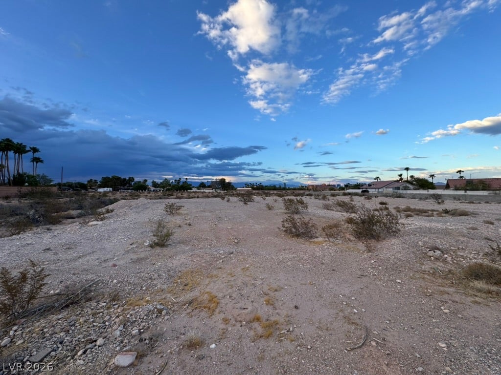 Lindell, Las Vegas, NV 89118 A spacious desert parcel offers sweeping views of the surrounding neighborhood and mountains.