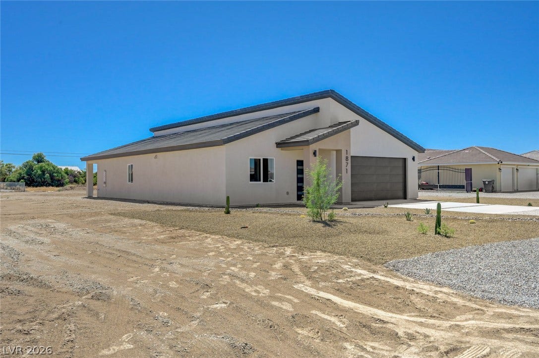 Clean lines and a modern stucco exterior define this contemporary desert home.