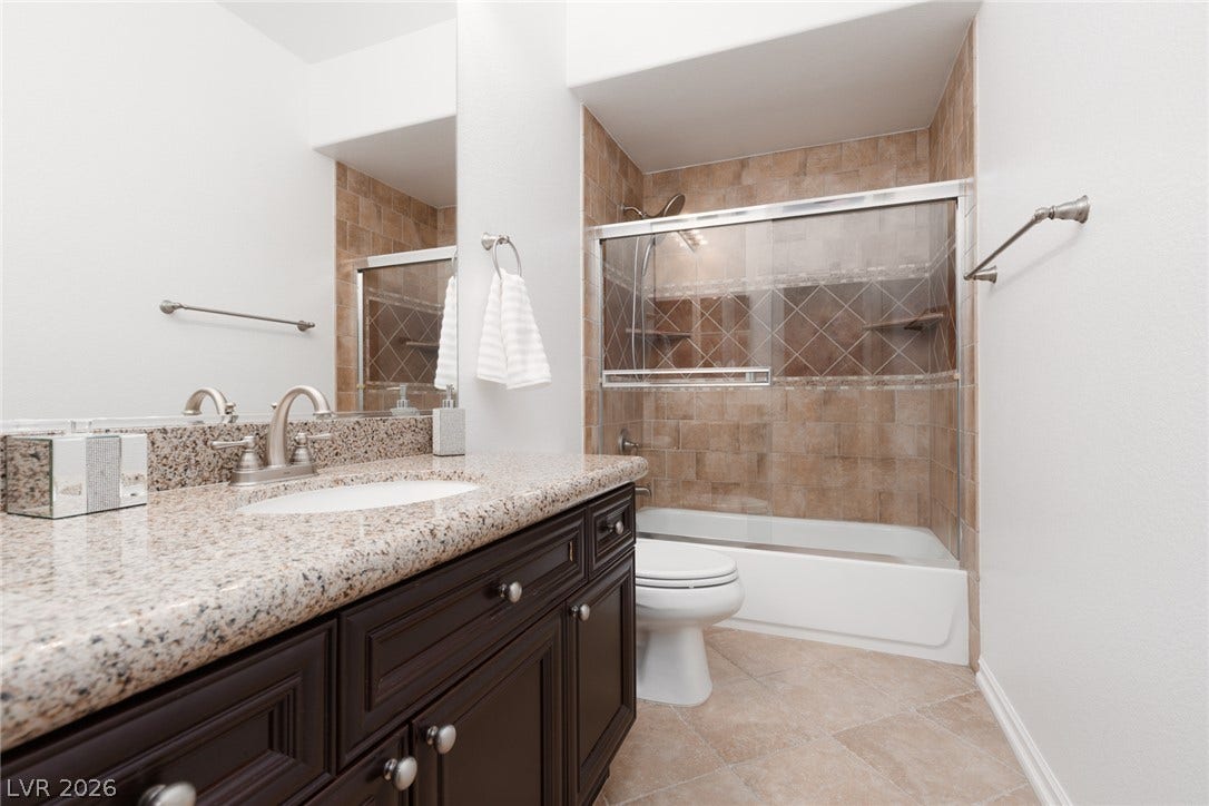 9795 Amador Ranch Avenue, Las Vegas, NV 89149 Granite counters and tiled tub surrounds define this comfortable full bath.
