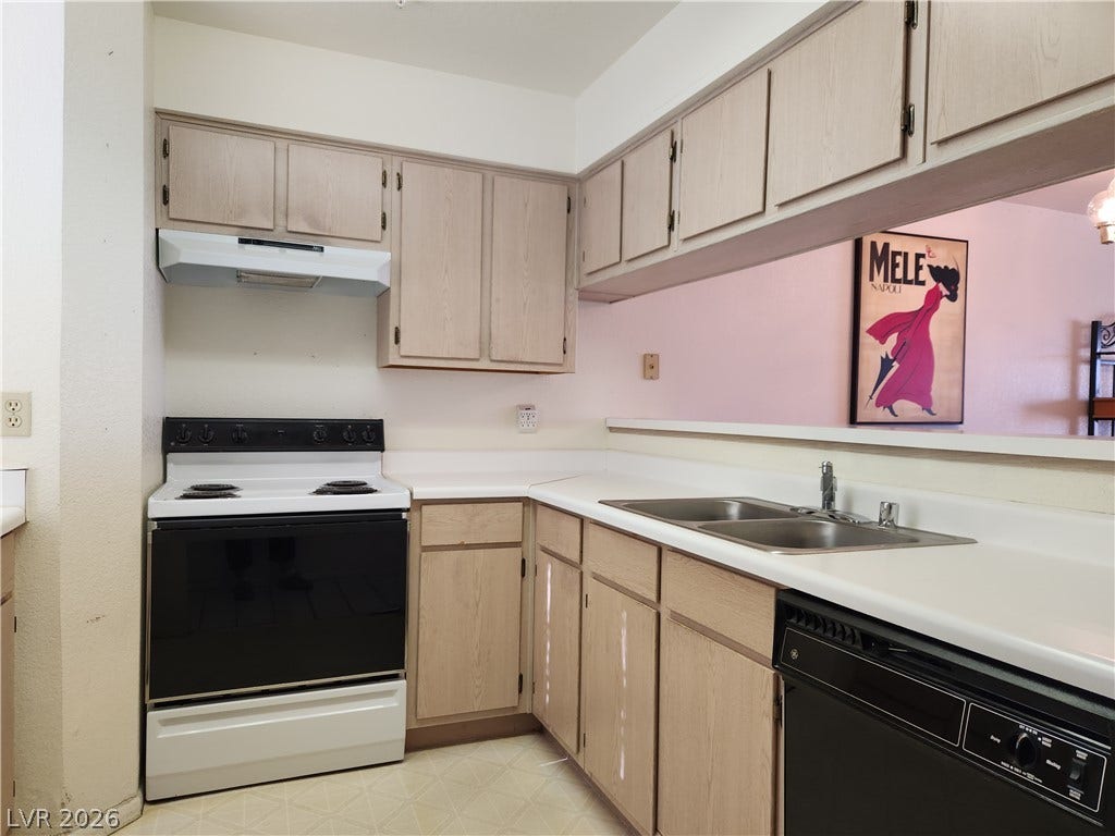 2016 Mesquite Lane, #303, Laughlin, NV 89029 Partially open kitchen layout with breakfast bar.