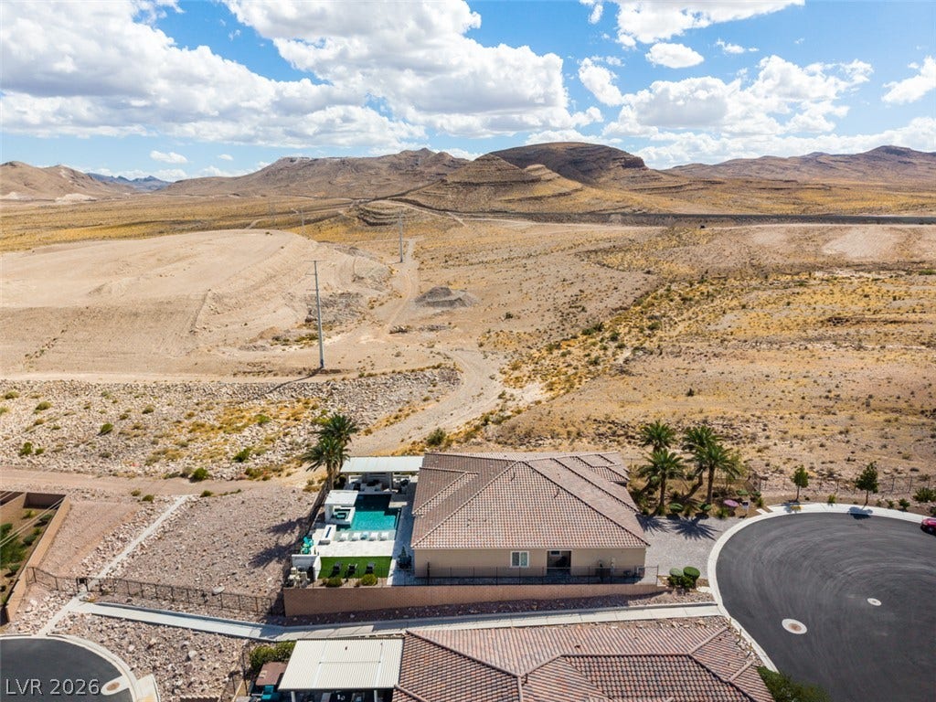 11288 Rebel Dome Court, Las Vegas, NV 89141 Dramatic mountain and desert vistas frame this property perched along a quiet cul-de-sac.