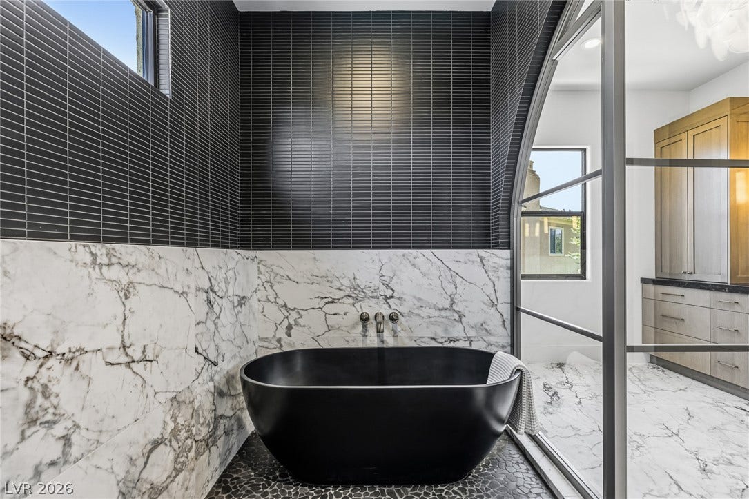 10205 Orkiney Drive, Las Vegas, NV 89144 Primary Bathroom Tub