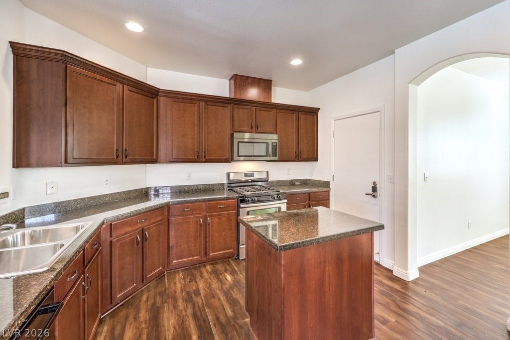8132 Pink Desert Street, North Las Vegas, NV 89085 Sleek granite counters and Island allow for several cooks in the kitchen. Great prep space.