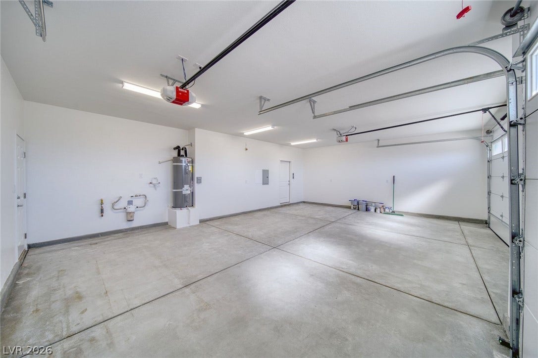 2880 S Red Rock, Pahrump, NV 89048 insulated garage