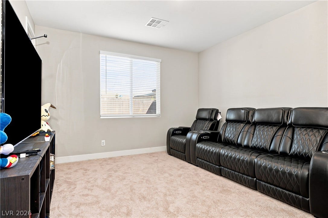 Multigenerational suit living room space