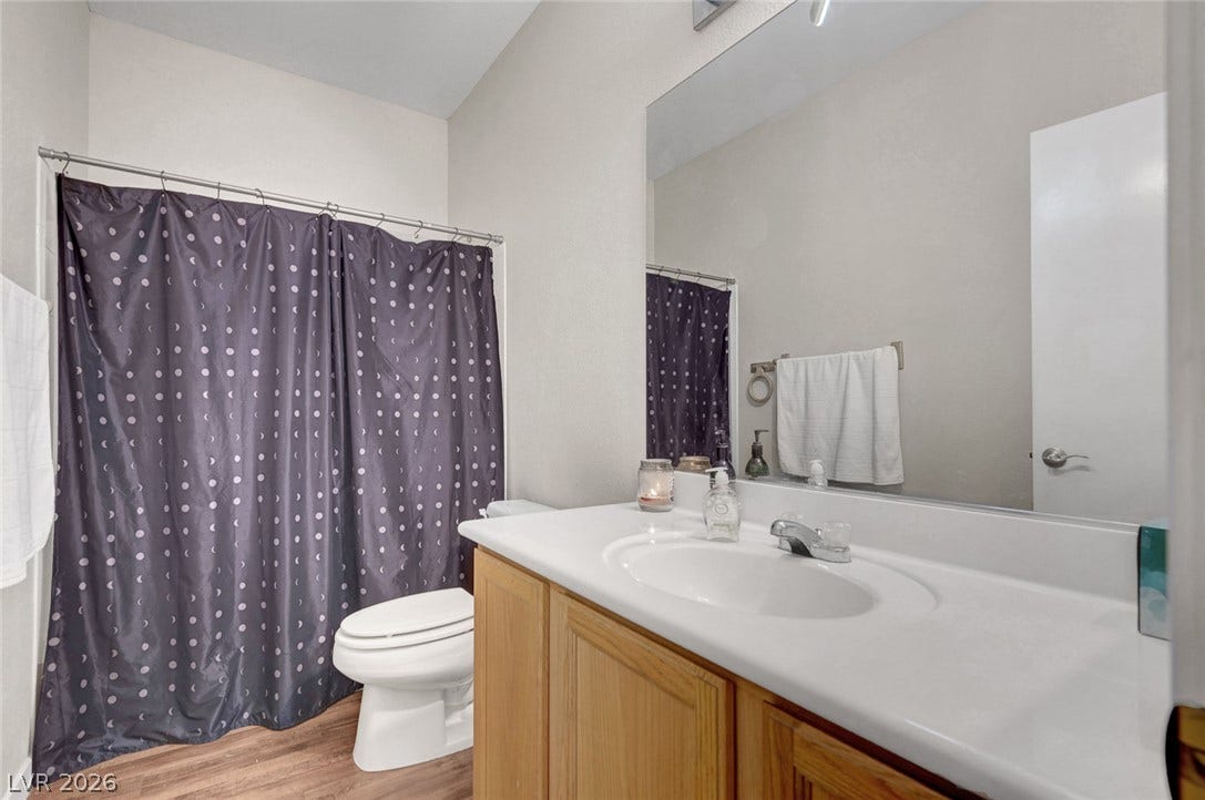 7450 S Eastern Avenue, #1064, Las Vegas, NV 89123 High ceilings and clean surfaces highlight this functional secondary bathroom.