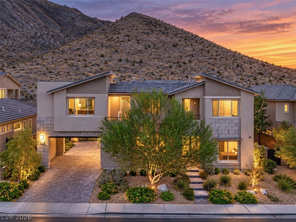 2999 The Peaks Lane, Las Vegas, NV 89138 Dramatic mountain backdrops.